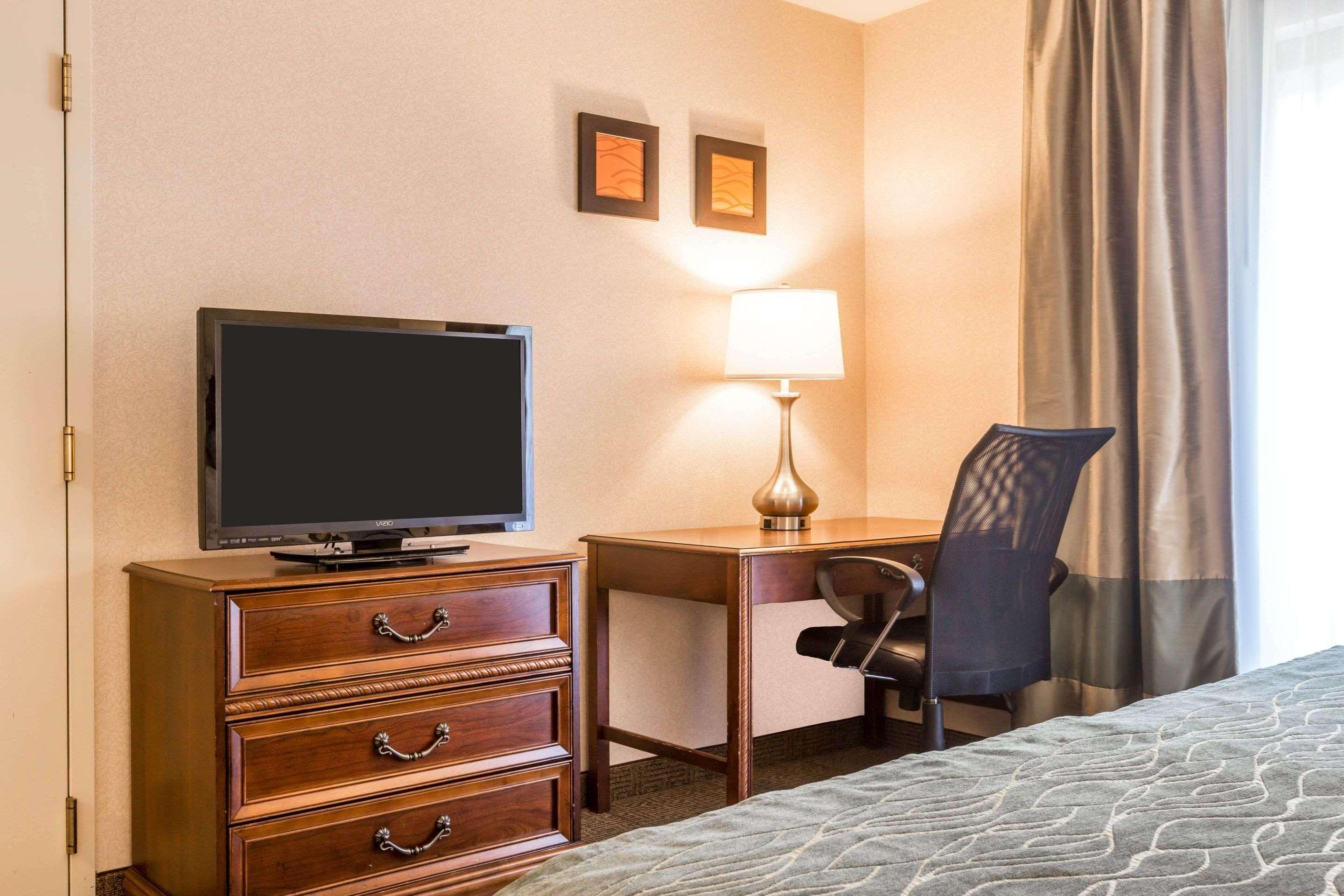 Comfort Inn & Suites Burlington Buitenkant foto