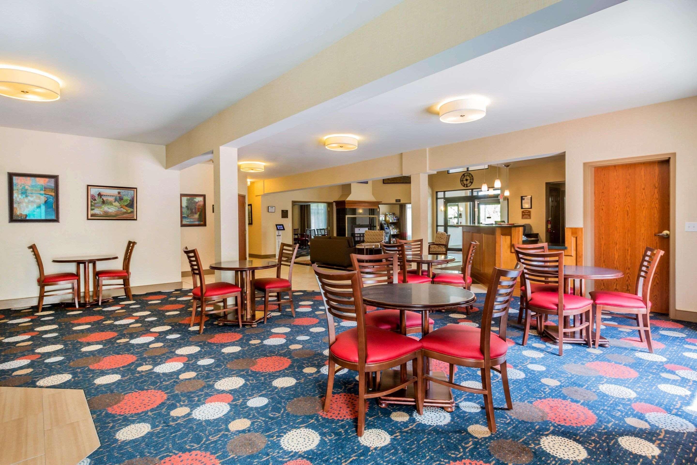 Comfort Inn & Suites Burlington Buitenkant foto