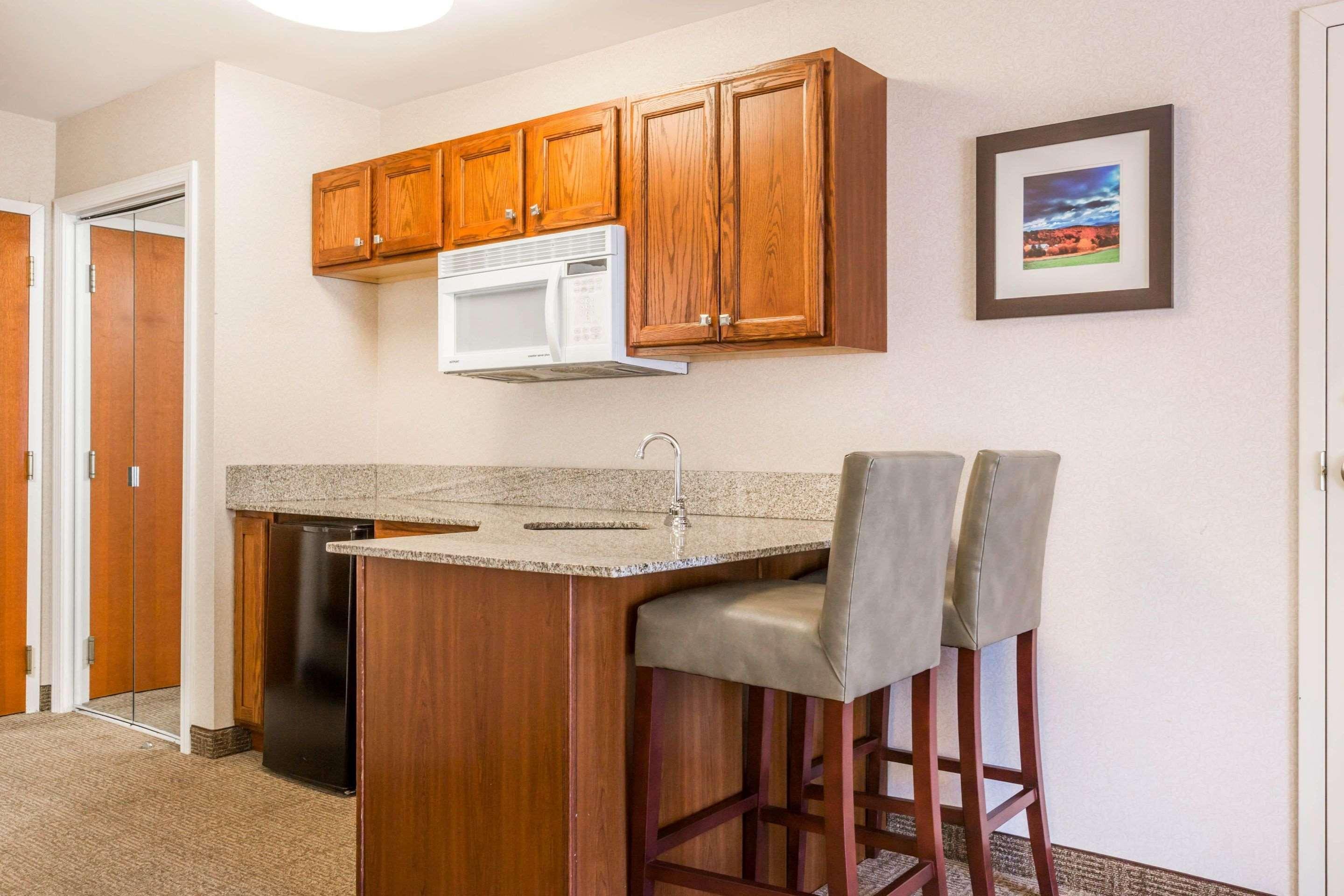 Comfort Inn & Suites Burlington Buitenkant foto
