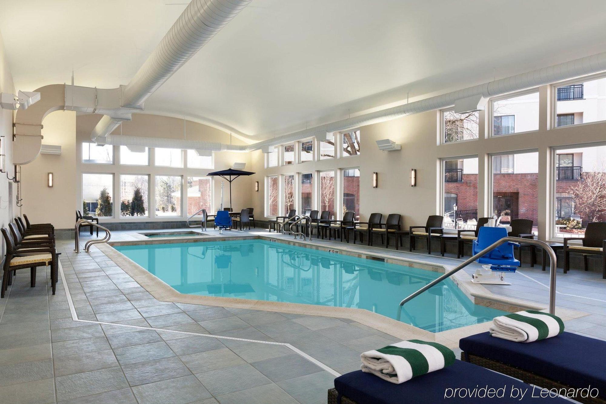 Comfort Inn & Suites Burlington Buitenkant foto